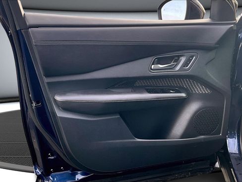 Used 2024 Nissan Ariya FWD image 19