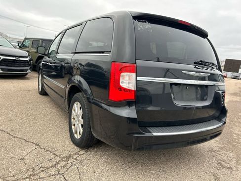 Used 2013 Chrysler Town & Country Touring image 23