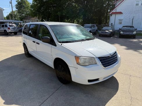 Used 2008 Chrysler Town & Country LX FWD image 5