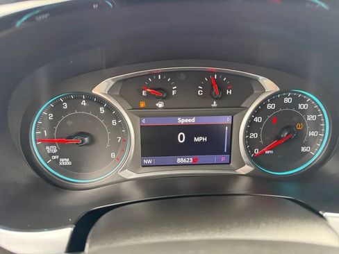 Used 2022 Chevrolet Traverse LT FWD image 16