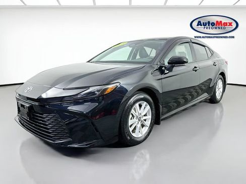 Used 2025 Toyota Camry LE w/ Convenience Package FWD image 4