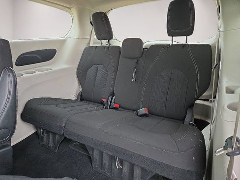 Used 2024 Chrysler Voyager LX FWD image 15