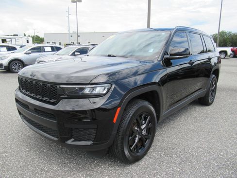 Used 2024 Jeep Grand Cherokee L Laredo AWD/4WD image 3