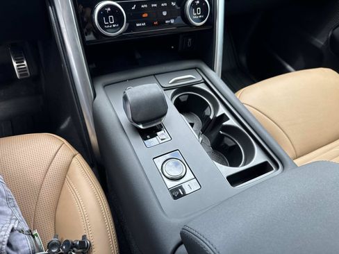 Certified 2026 Land Rover Discovery Limited Edition AWD/4WD image 27