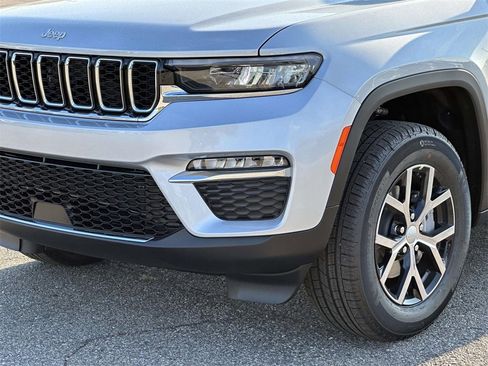 New 2025 Jeep Grand Cherokee Limited image 7