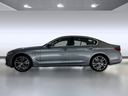 Used 2022 BMW 530e w/ Premium Package image 2