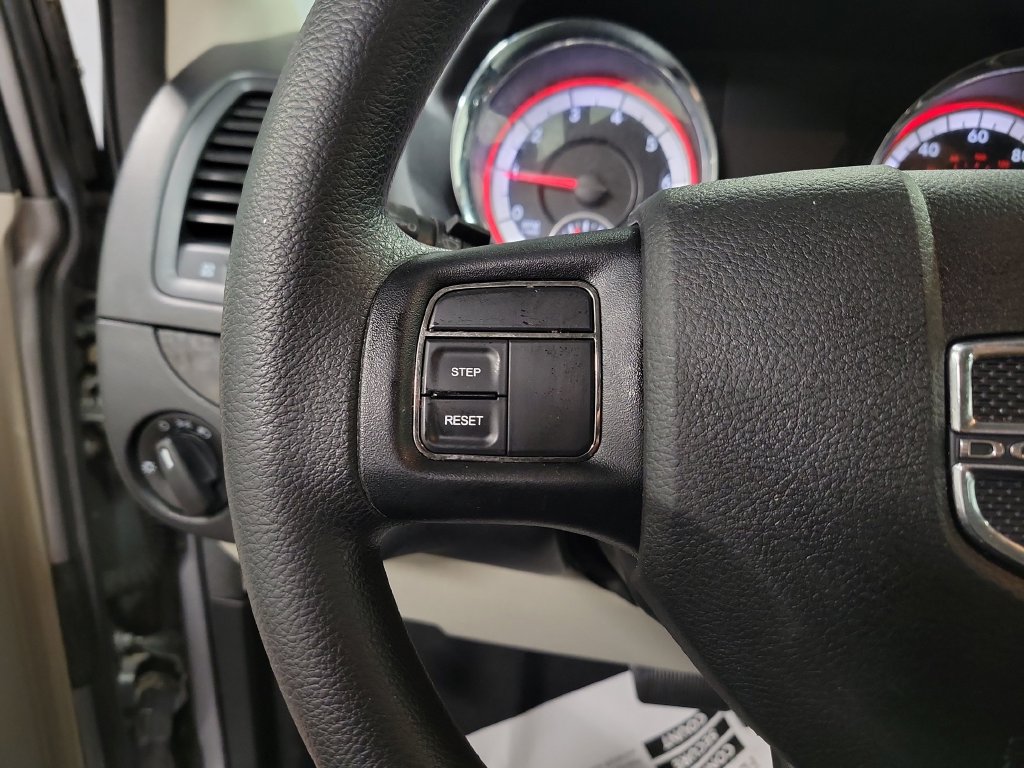 Used 2013 Dodge Grand Caravan American Value Package FWD image 23