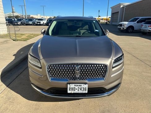 Used 2021 Lincoln Nautilus FWD image 2