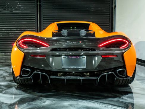 Used 2018 McLaren 570S Spider image 10