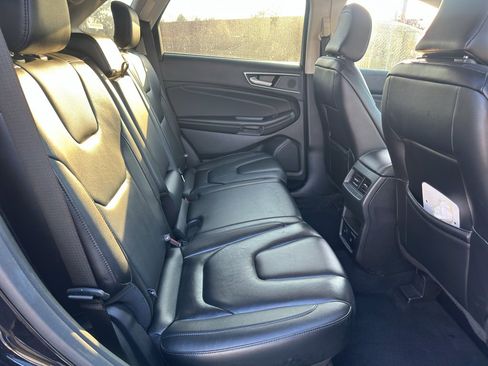 Used 2022 Ford Edge Titanium image 11