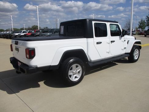 Used 2022 Jeep Gladiator Sport AWD/4WD image 7