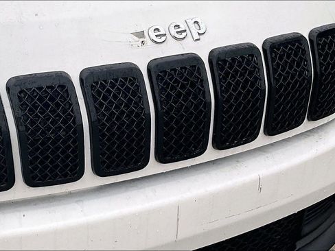 Used 2020 Jeep Cherokee Limited image 27