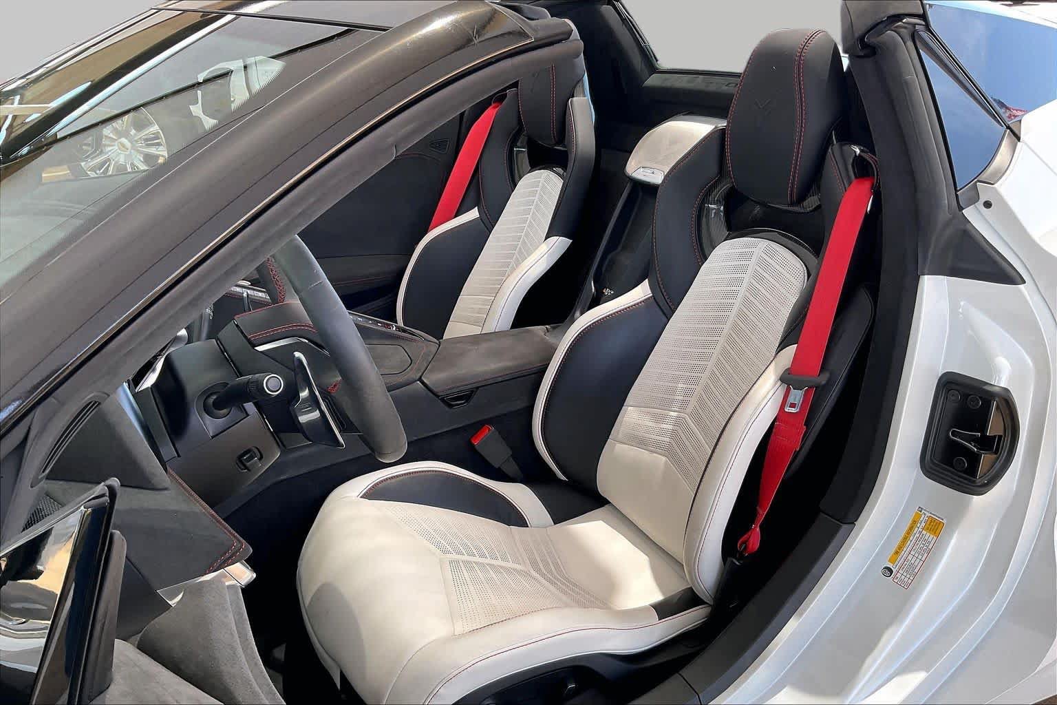 Used 2023 Chevrolet Corvette Stingray Premium Conv w/ Z51 Performance Package RWD image 9
