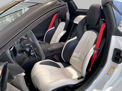 Used 2023 Chevrolet Corvette Stingray Premium Conv w/ Z51 Performance Package RWD image 9