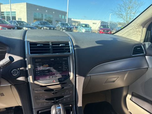 Used 2011 Lincoln MKX AWD image 20