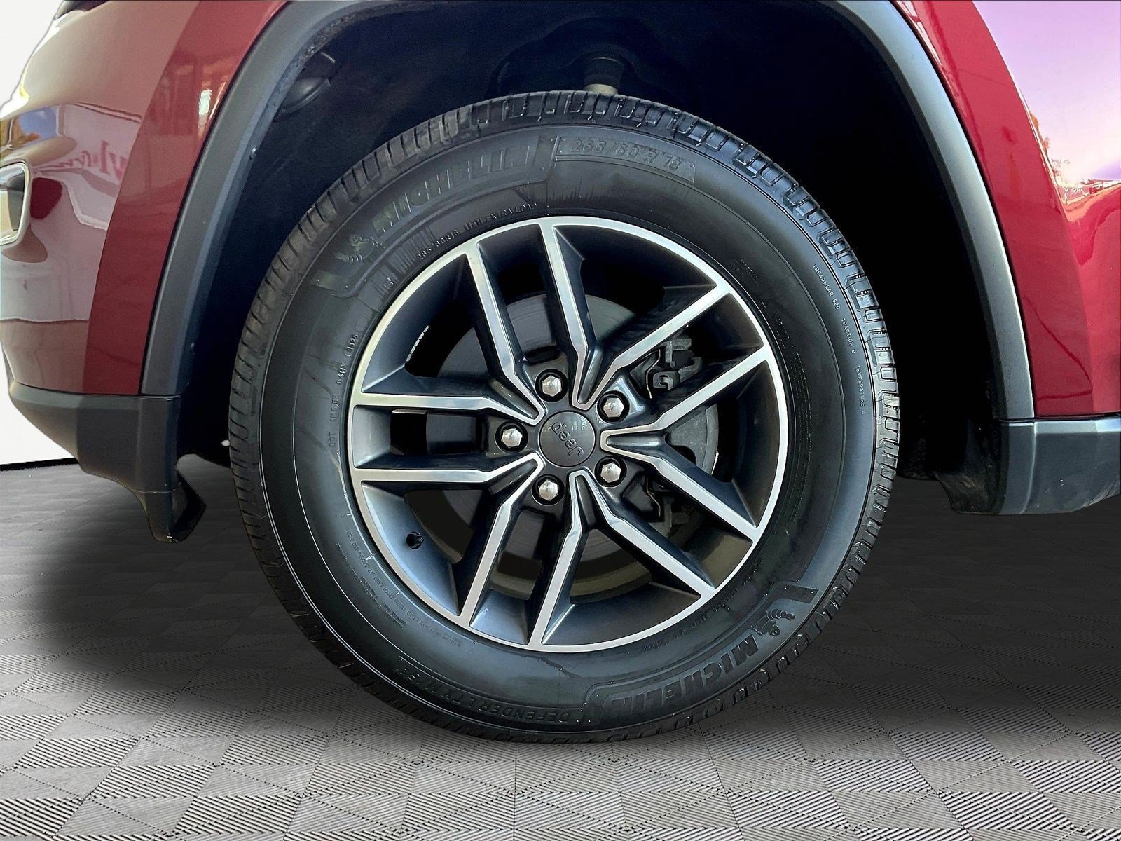 Used 2019 Jeep Grand Cherokee Limited AWD/4WD image 31