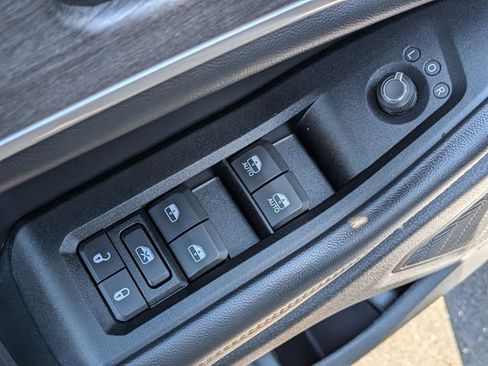Certified 2023 Jeep Grand Cherokee Limited w/ Luxury Tech Group II AWD/4WD image 22