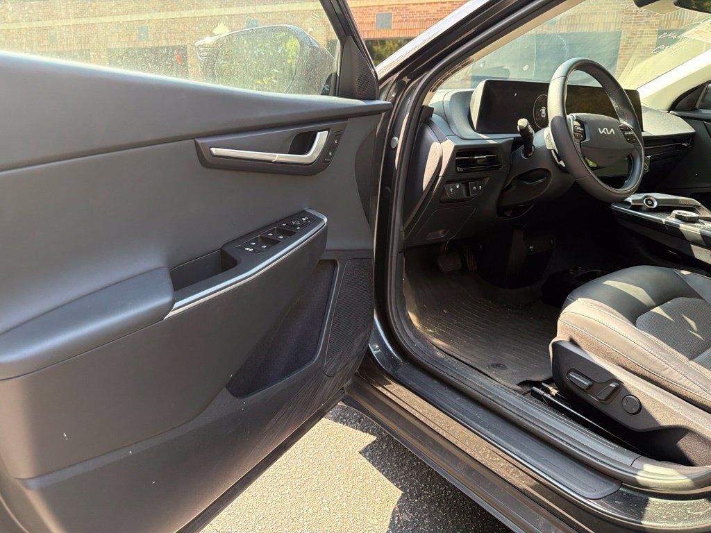 Used 2024 Kia EV6 Light AWD/4WD image 6