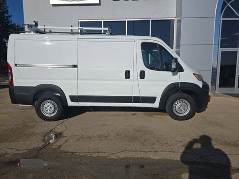 Used 2025 RAM ProMaster 2500 FWD image 3