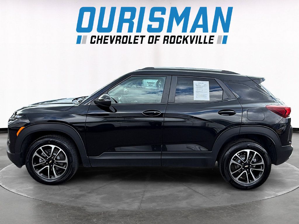 Used 2025 Chevrolet TrailBlazer LT AWD/4WD image 3