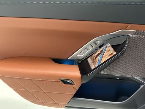 Used 2024 BMW i7 xDrive60 w/ Premium Package image 58