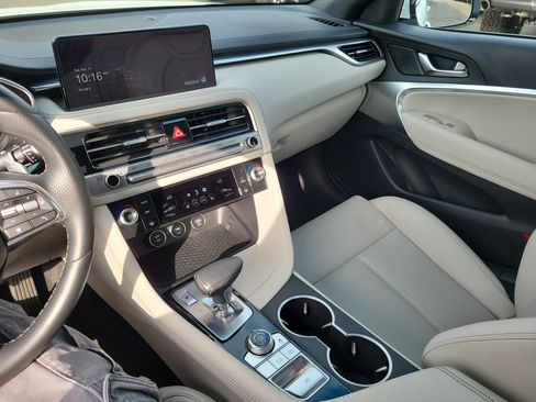 Certified 2025 Genesis G70 2.5T image 15