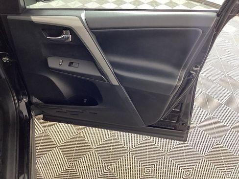Used 2018 Toyota RAV4 XLE image 9