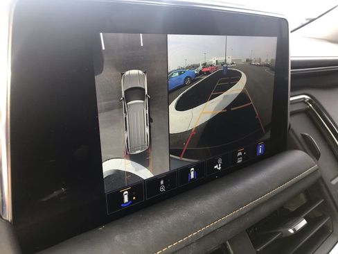 Used 2023 GMC Yukon AT4 w/ AT4 Premium Package image 17