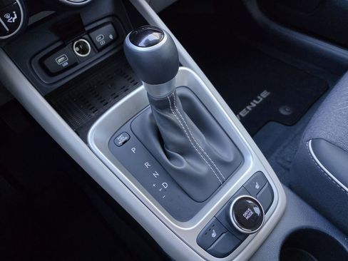 Certified 2024 Hyundai Venue Limited image 23