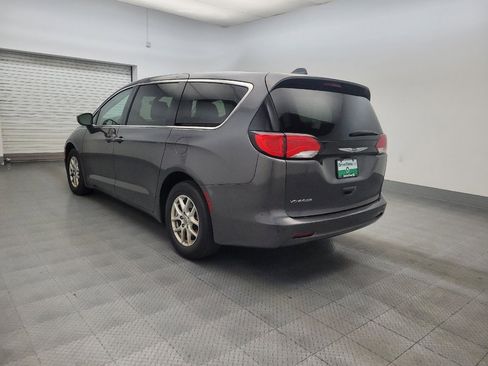 Used 2022 Chrysler Voyager LX FWD image 5