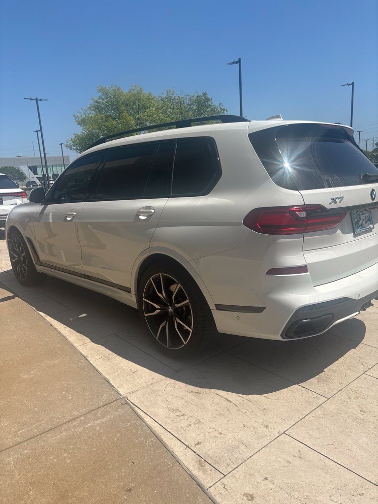 Used 2021 BMW X7 xDrive40i w/ M Sport Package AWD/4WD image 3