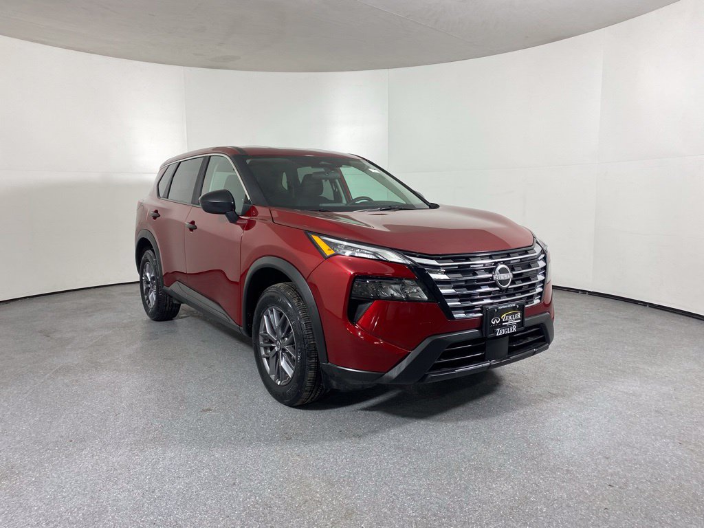 Used 2025 Nissan Rogue S AWD/4WD image 2