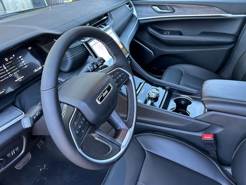 New 2025 Jeep Grand Cherokee Limited image 10