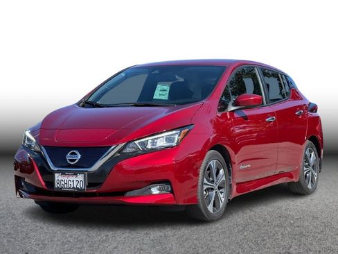 Used 2018 Nissan Leaf SV w/ SV Technology Package FWD image 1