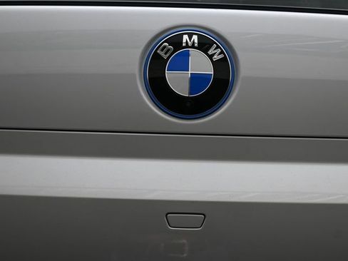 New 2026 BMW 750e xDrive w/ Premium Package image 14