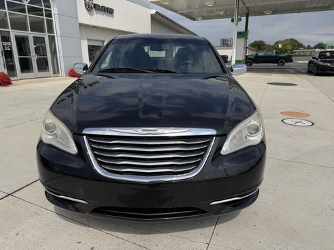 Used 2011 Chrysler 200 Limited FWD image 2