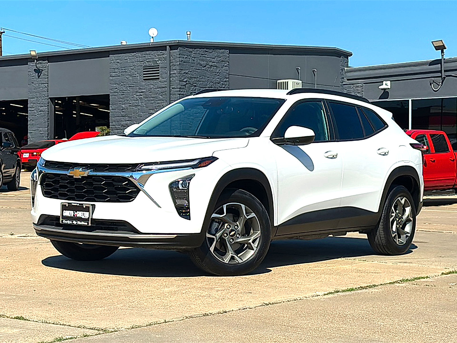 Used 2025 Chevrolet Trax LT FWD image 2