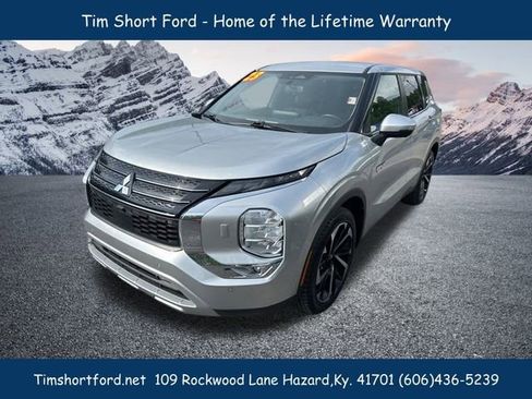 Used 2023 Mitsubishi Outlander LE image 3