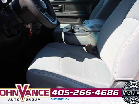 Used 2018 RAM 2500 Tradesman w/ Chrome Appearance Group image 22