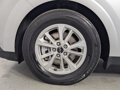 Used 2022 Kia Carnival LX FWD image 8