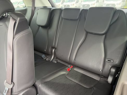 Used 2025 Kia Carnival FWD image 31