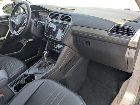 Used 2024 Volkswagen Tiguan SE image 52