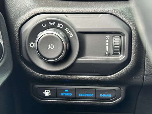 Used 2023 Jeep Wrangler Unlimited w/ Cold Weather Group image 22