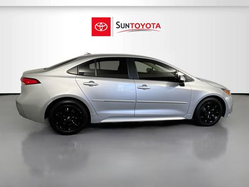 Used 2022 Toyota Corolla LE image 2