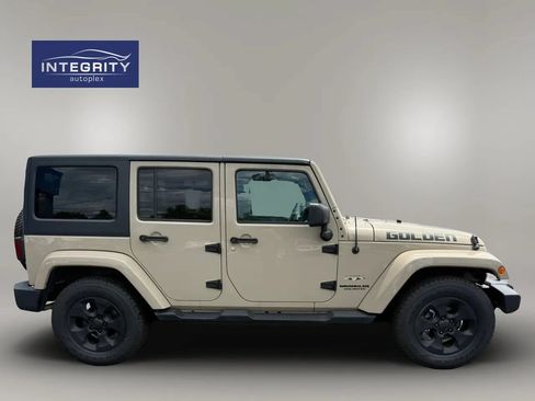 Used 2016 Jeep Wrangler Unlimited Sahara w/ Connectivity Group AWD/4WD image 6