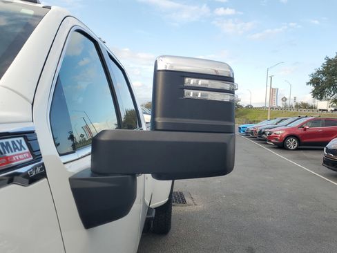 Used 2023 GMC Sierra 3500 Denali w/ Technology Package image 4