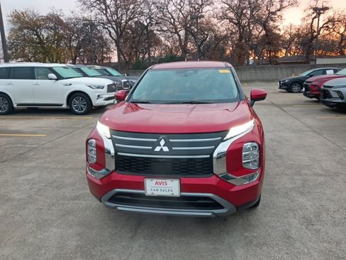 Used 2025 Mitsubishi Outlander SE image 5