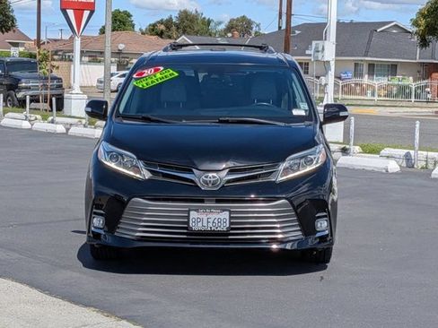Used 2020 Toyota Sienna Limited w/ Carpet Mat Package FWD image 2