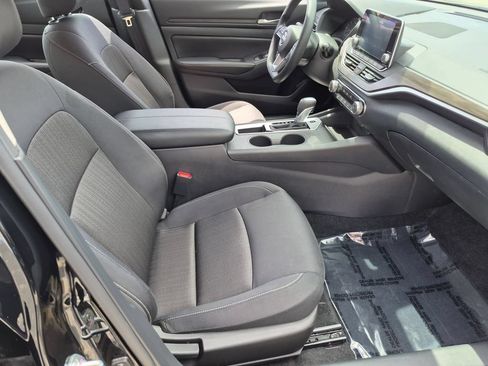 Used 2025 Nissan Altima 2.5 SV FWD image 30