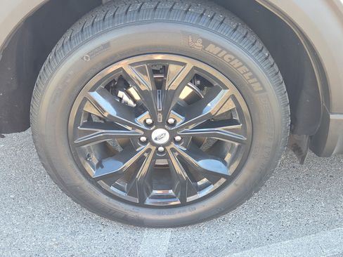 Used 2020 Ford Explorer XLT w/ Equipment Group 202A AWD/4WD image 12